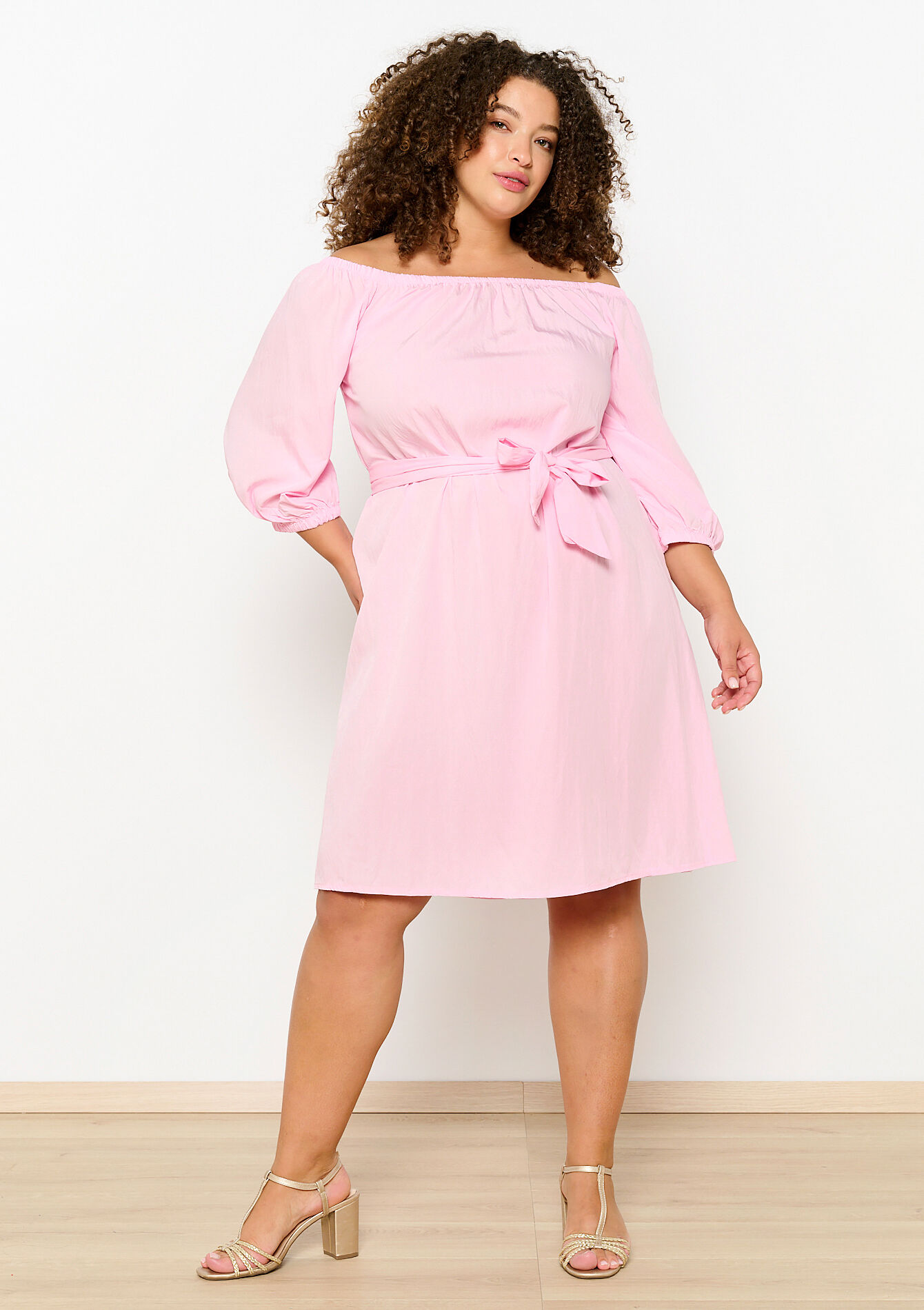 Off-shoulder jurk met striklint - PINK BUBBLEGUM - 08103694_1477