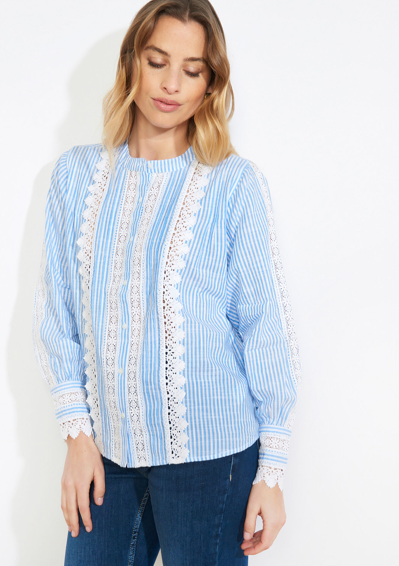 Blouse en dentelle raffinée - BLUE PASTEL - 05702947_3003