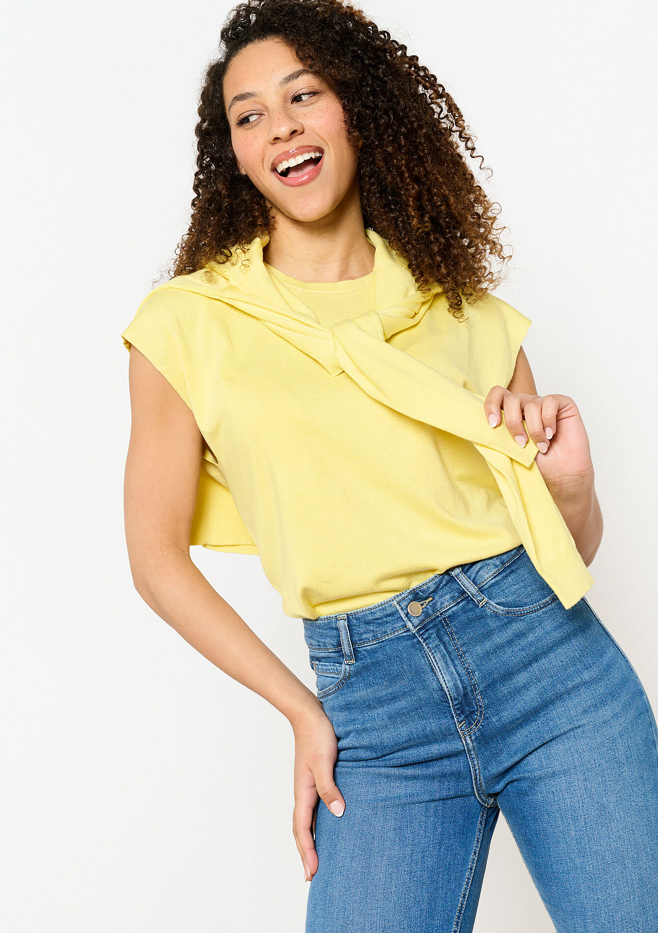 Lichte mouwloze trui - YELLOW PASTEL - 04006777_5004