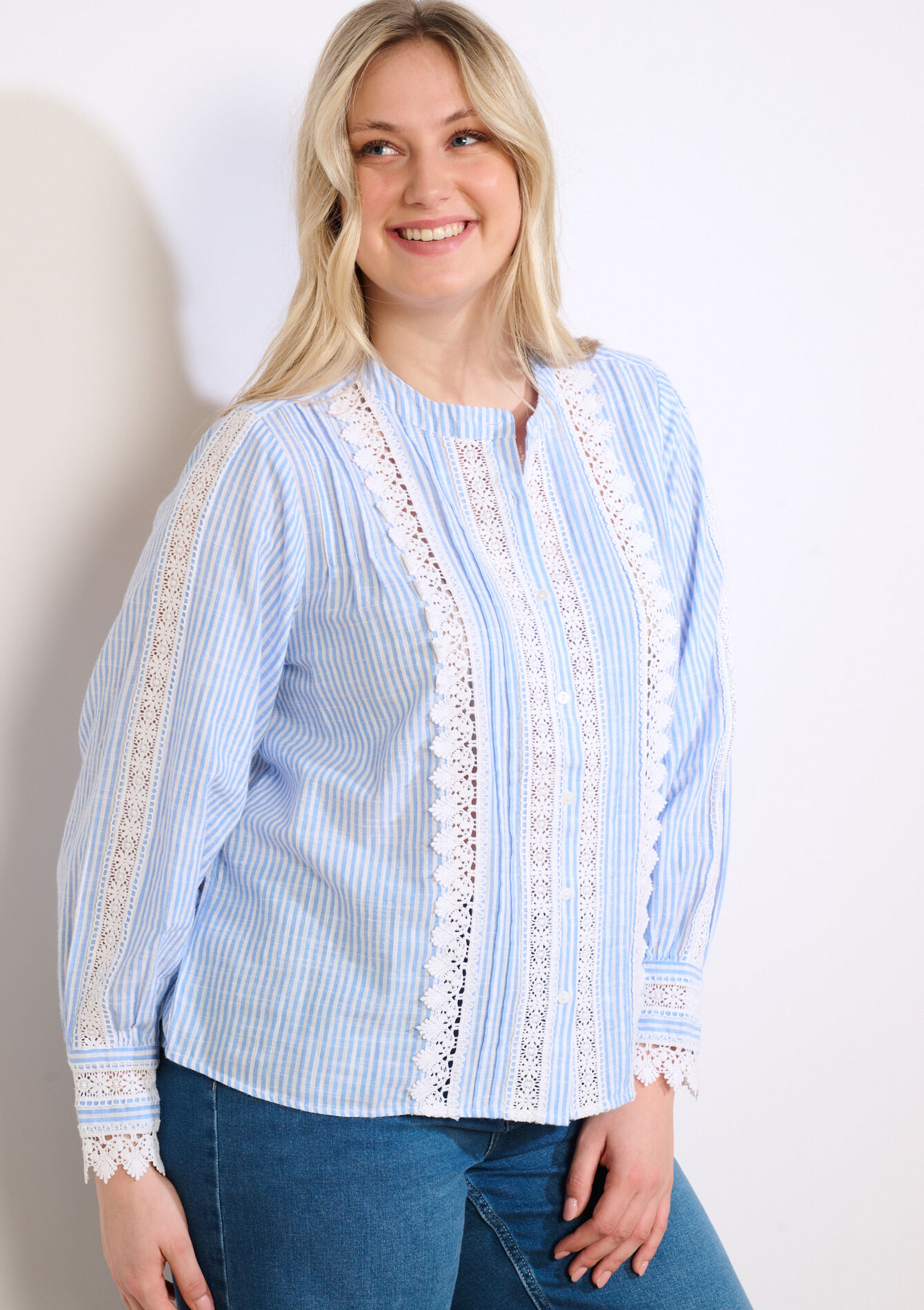 Blouse en dentelle raffinée - BLUE PASTEL - 05702947_3003