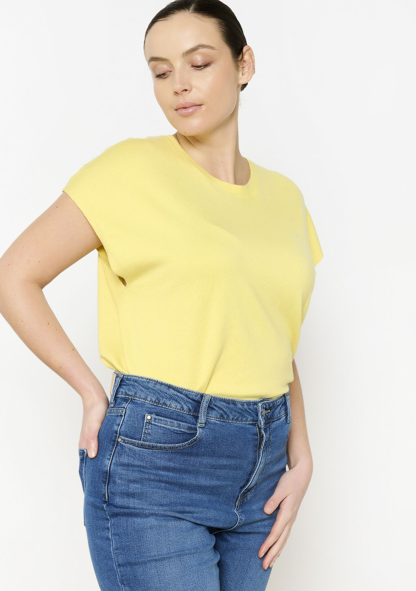 Lichte mouwloze trui - YELLOW PASTEL - 04006777_5004
