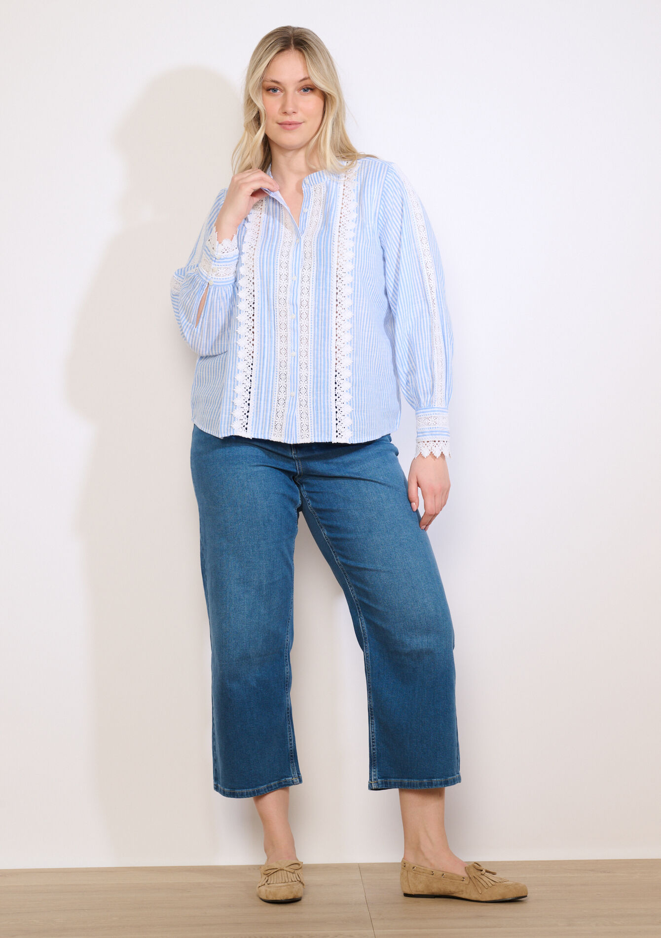 Blouse en dentelle raffinée - BLUE PASTEL - 05702947_3003